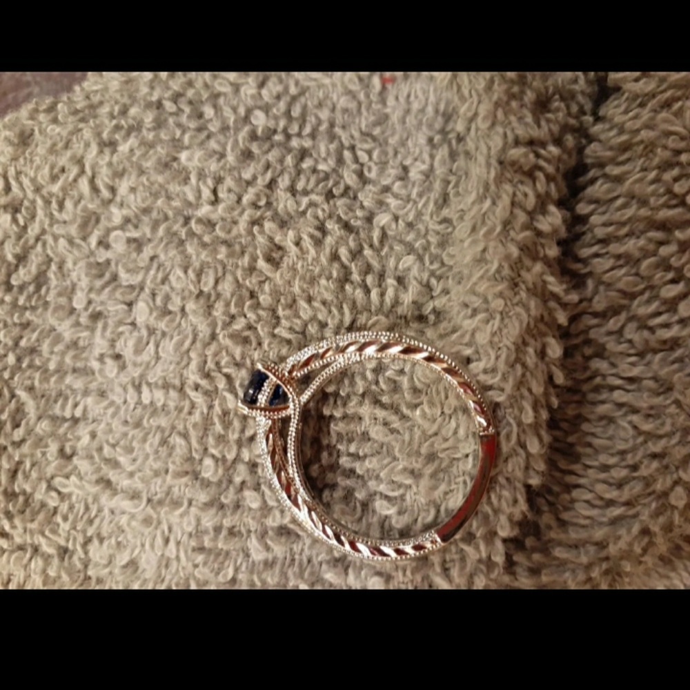 Ring - Picture 3 of 4